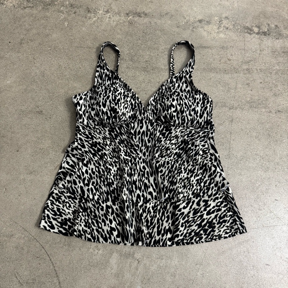 Upstream Grey And White Leopard Print Ruffle Tankini (Women’s Size 10)